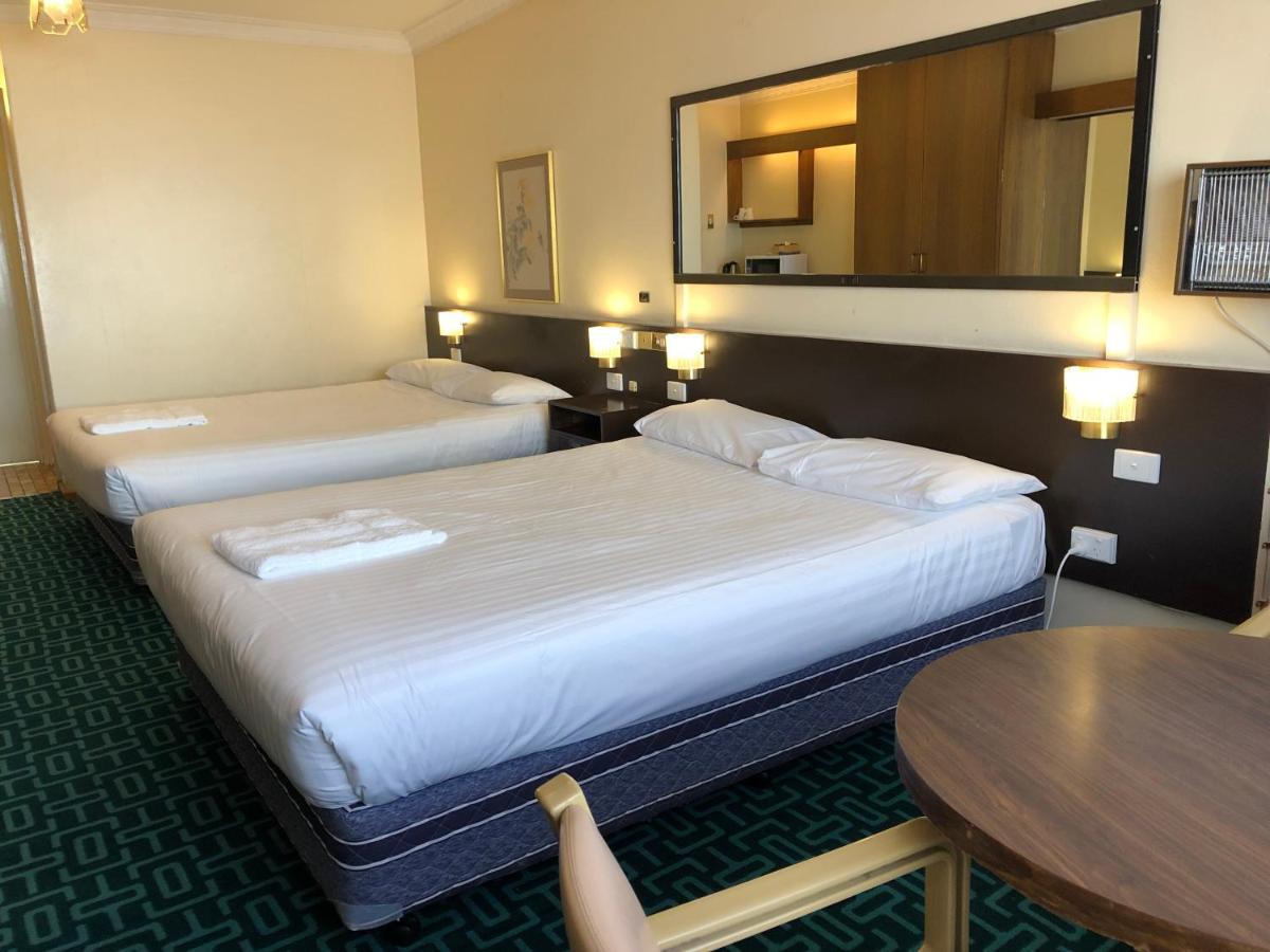 Canberra Lyneham Motor Inn Buitenkant foto