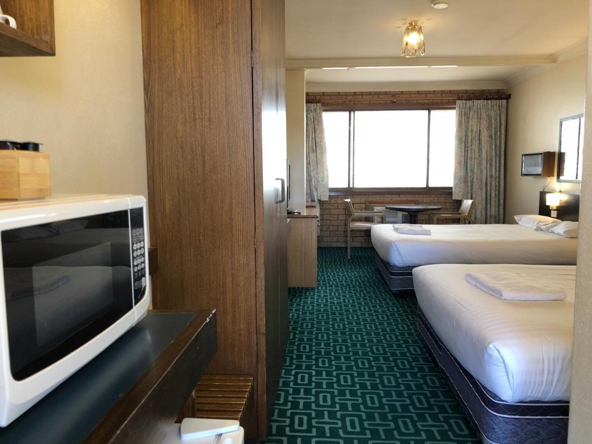 Canberra Lyneham Motor Inn Buitenkant foto