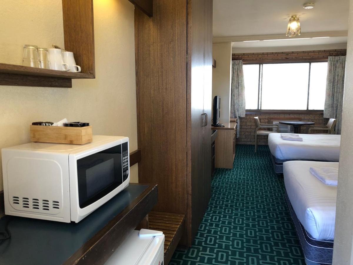 Canberra Lyneham Motor Inn Buitenkant foto