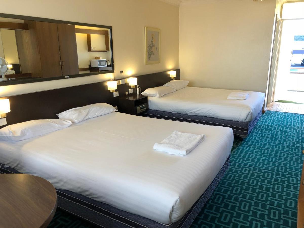 Canberra Lyneham Motor Inn Buitenkant foto