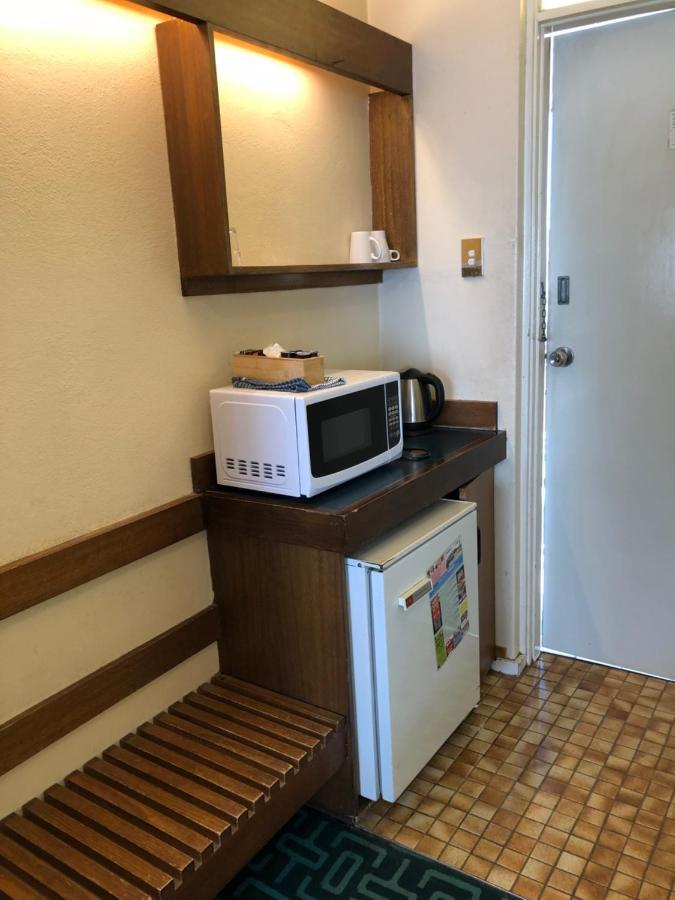 Canberra Lyneham Motor Inn Buitenkant foto