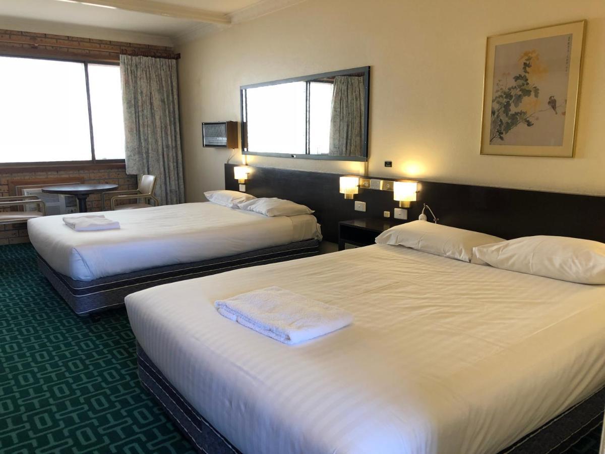 Canberra Lyneham Motor Inn Buitenkant foto