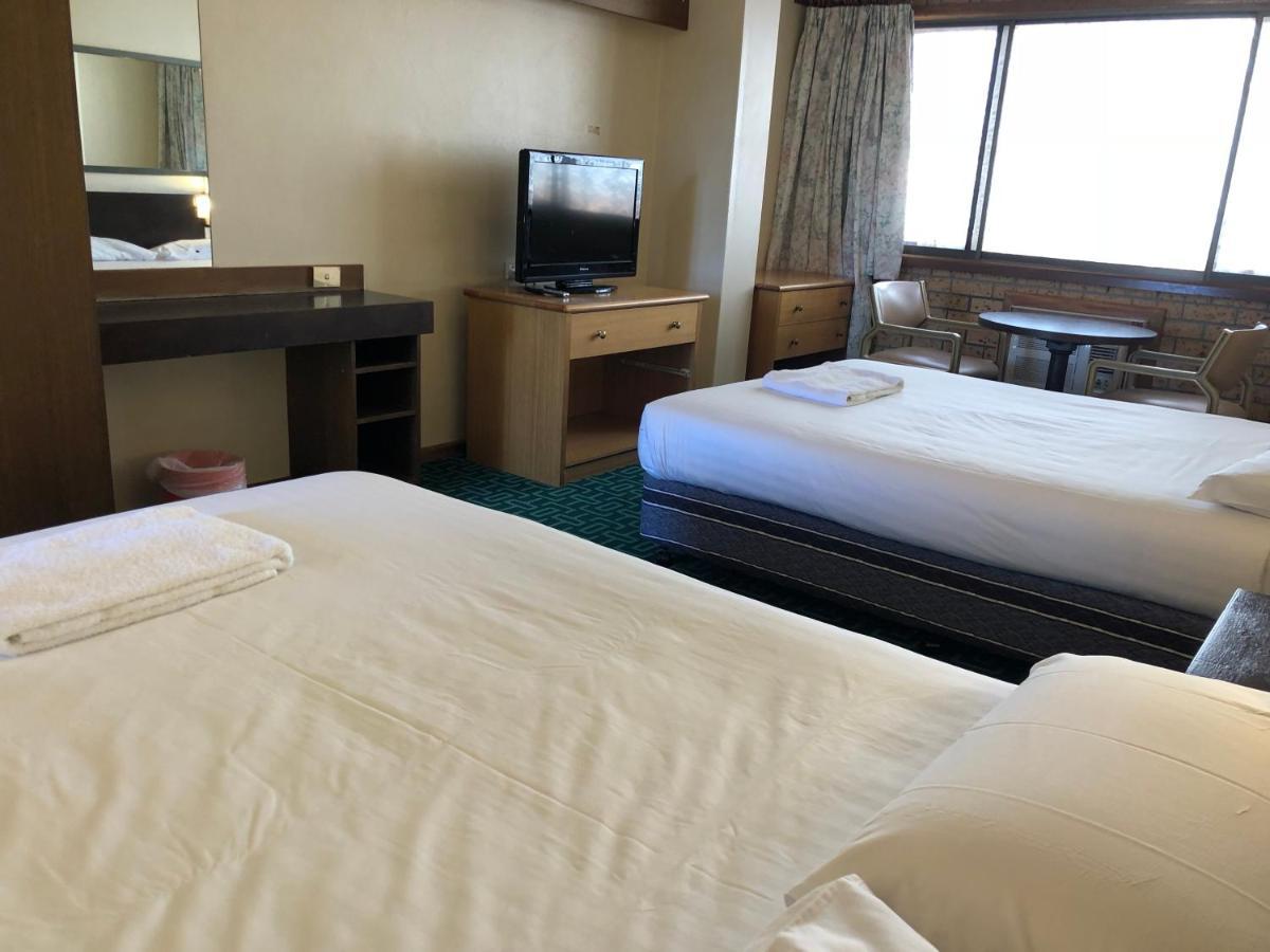 Canberra Lyneham Motor Inn Buitenkant foto