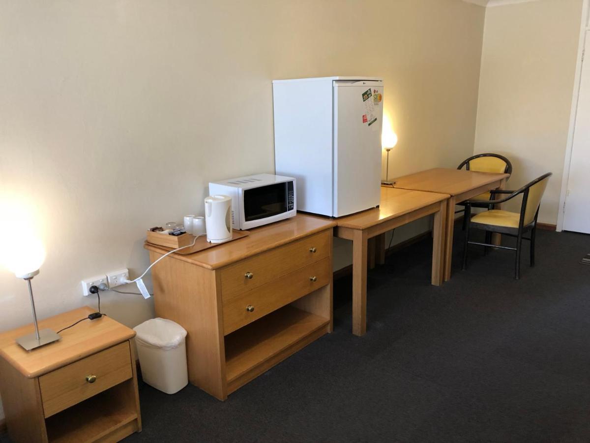 Canberra Lyneham Motor Inn Buitenkant foto
