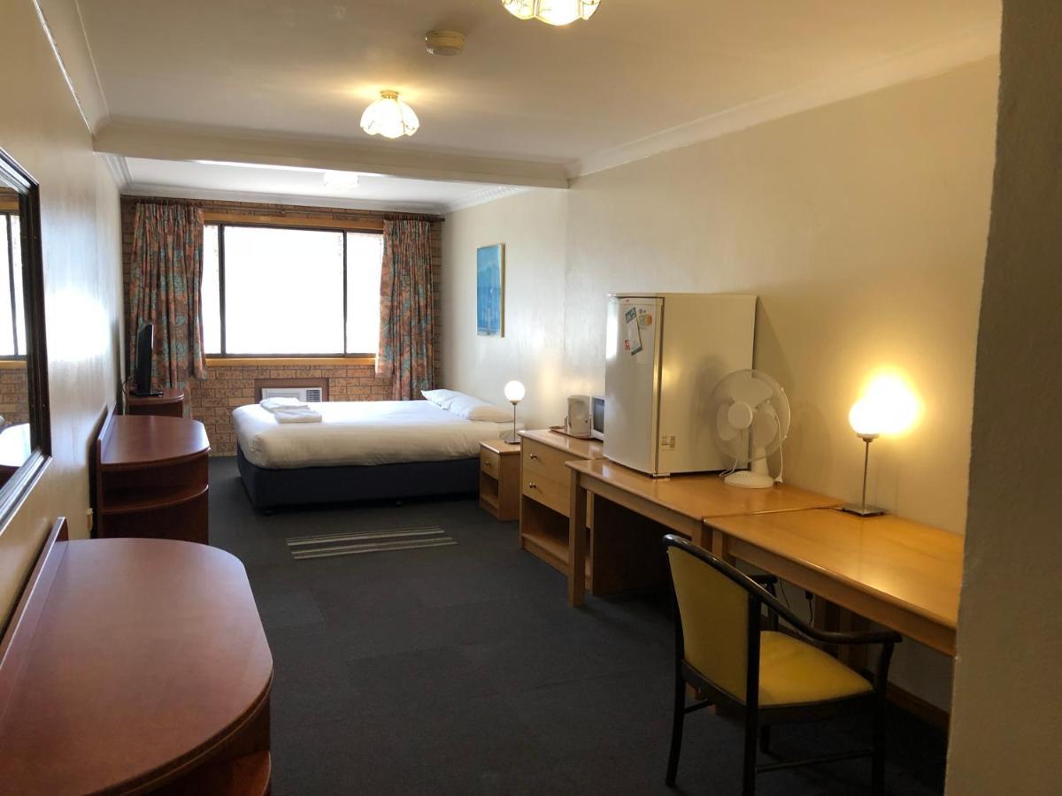 Canberra Lyneham Motor Inn Buitenkant foto
