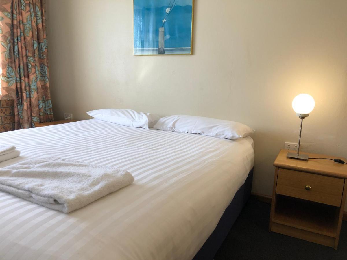 Canberra Lyneham Motor Inn Buitenkant foto