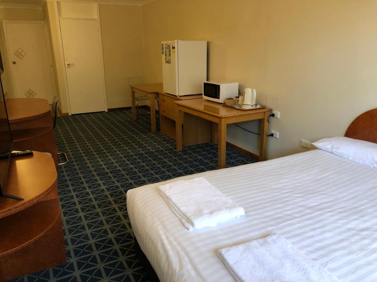 Canberra Lyneham Motor Inn Buitenkant foto