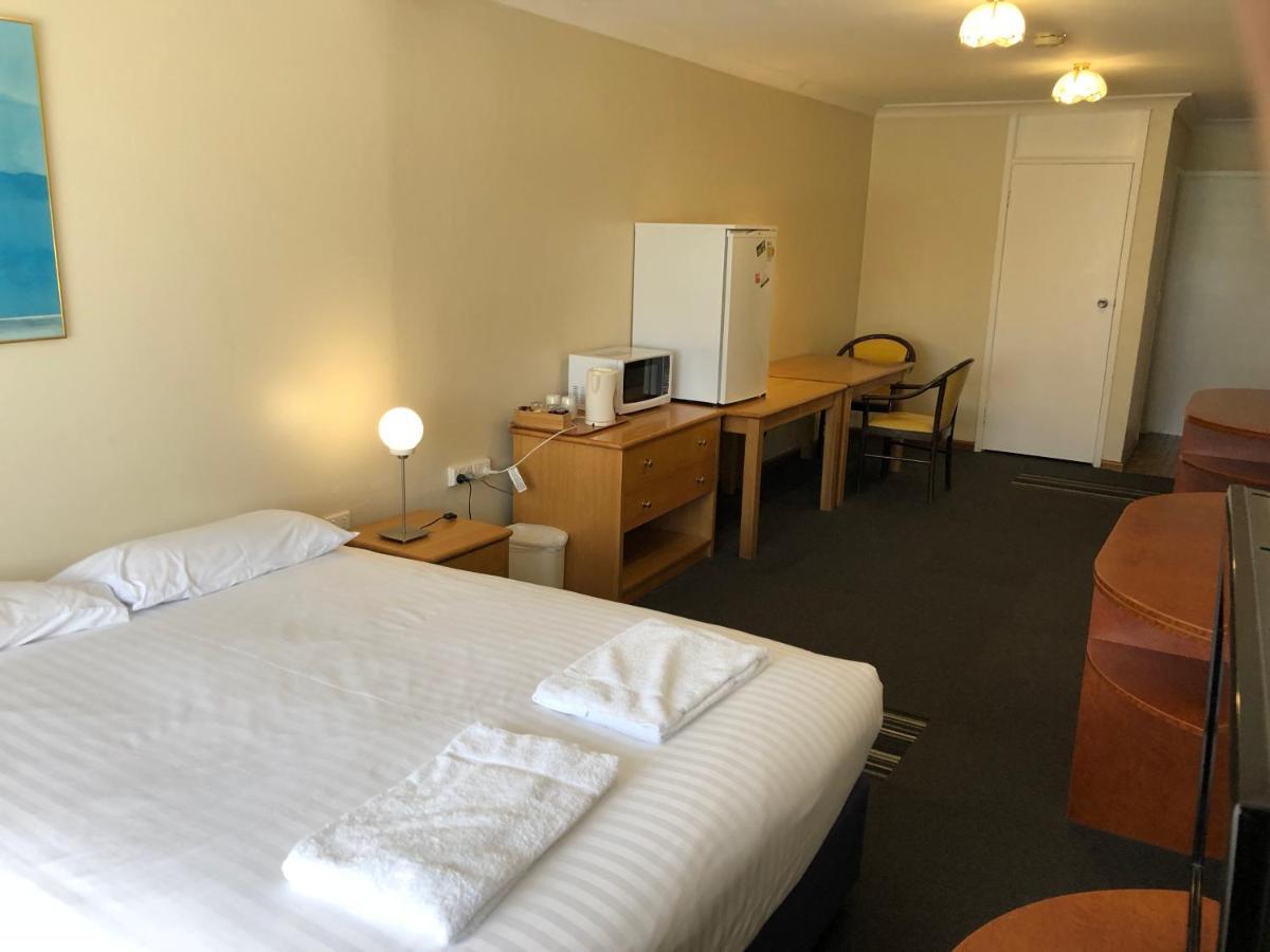 Canberra Lyneham Motor Inn Buitenkant foto