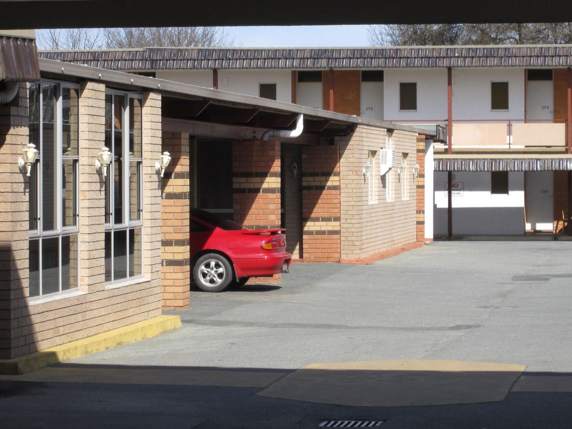 Canberra Lyneham Motor Inn Buitenkant foto