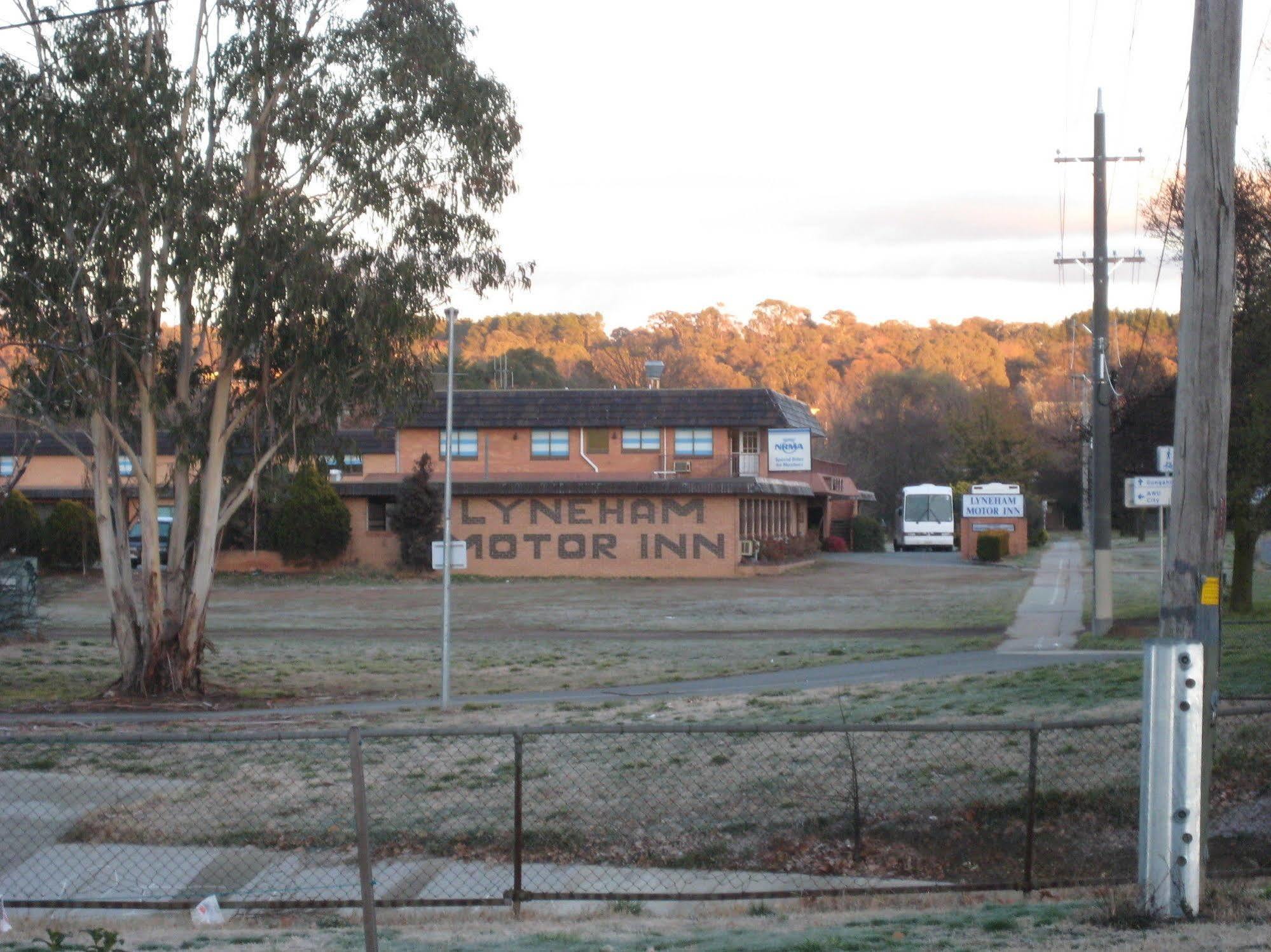 Canberra Lyneham Motor Inn Buitenkant foto